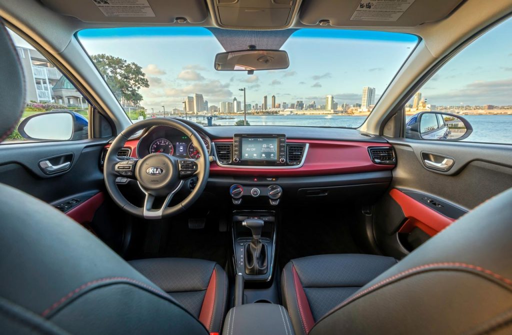 Interior Kia Rio mexicano