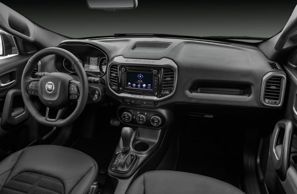 Interior Fiat Toro BlackJack