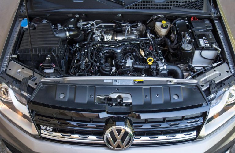 VW-Amarok-V6-Comfortline-motor - Mega Autos