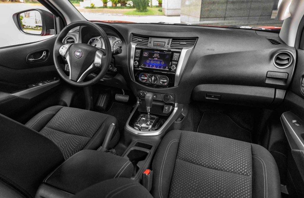 Interior Nissan Frontier Attack