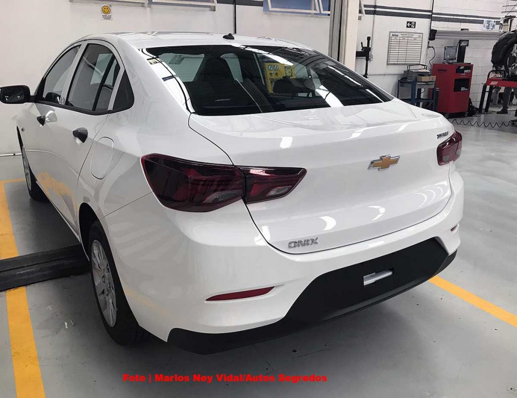 Chevrolet Onix Plus base