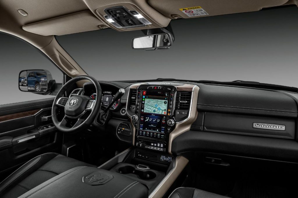 Interior Ram 2500 Laramie 2020