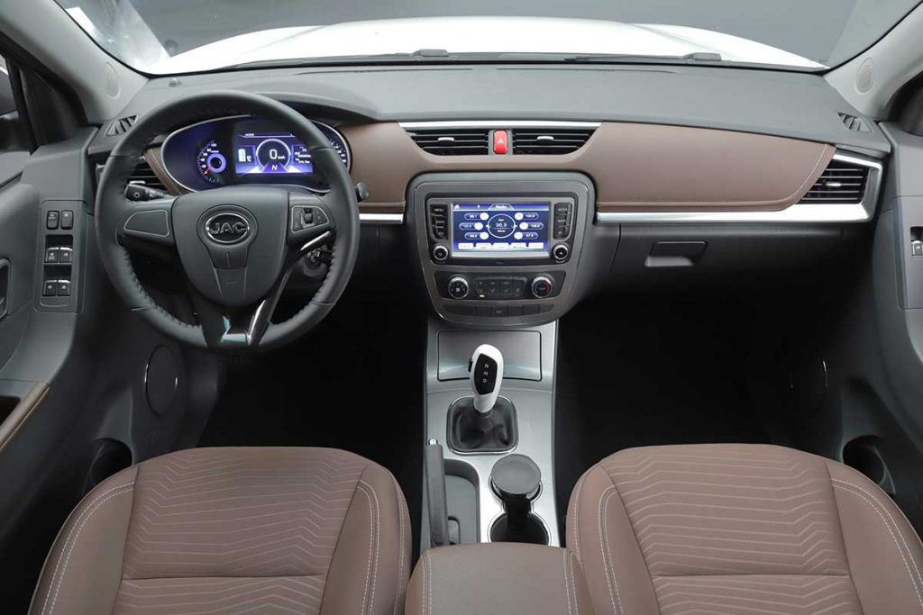 Interior JAC iEV330P pick up eléctrica