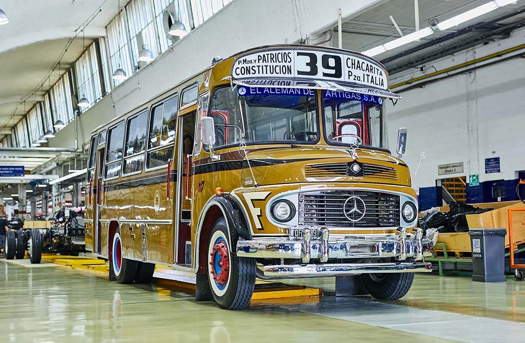 Mercedes-Benz 1114