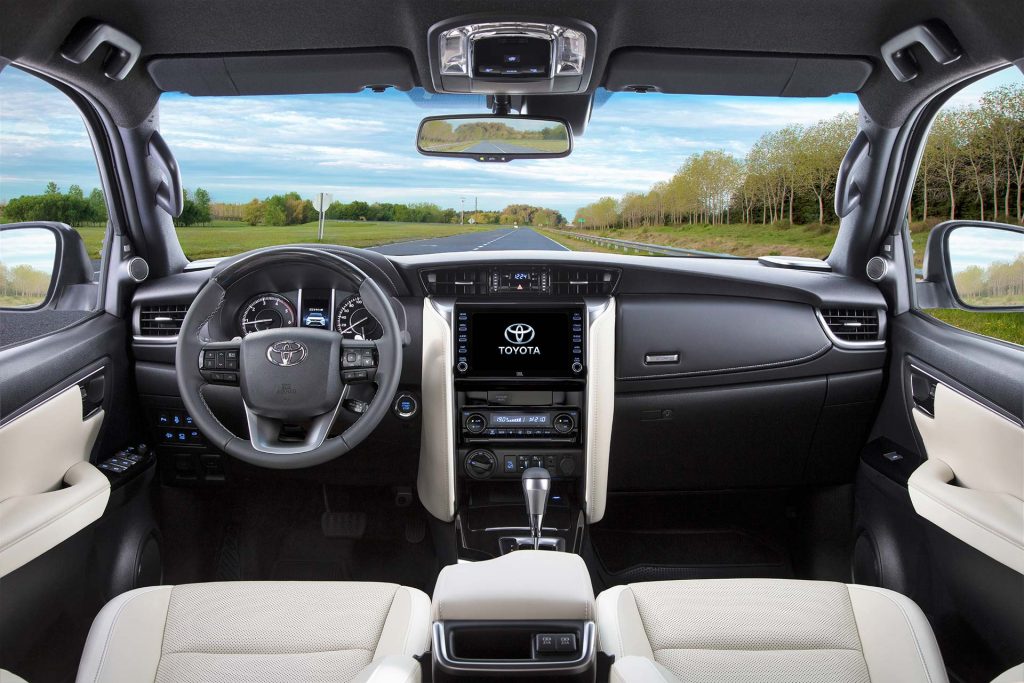 Interior Toyota SW4 Diamond