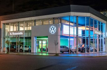 Volkswagen inauguró un nuevo concesionario de la mano de Russoniello