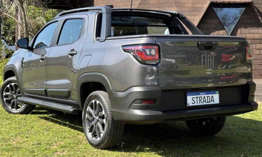 Fiat Strada 2024 turbo