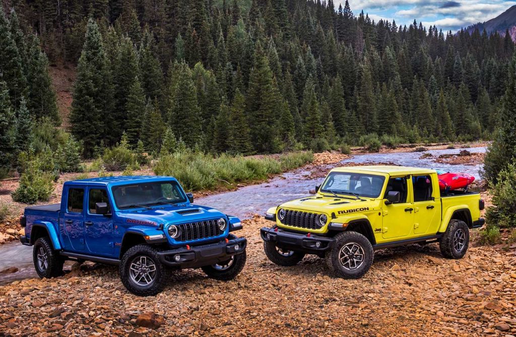 2024 Jeep® Gladiator Mojave X (left) and 2024 Jeep® Gladiator Mega Autos