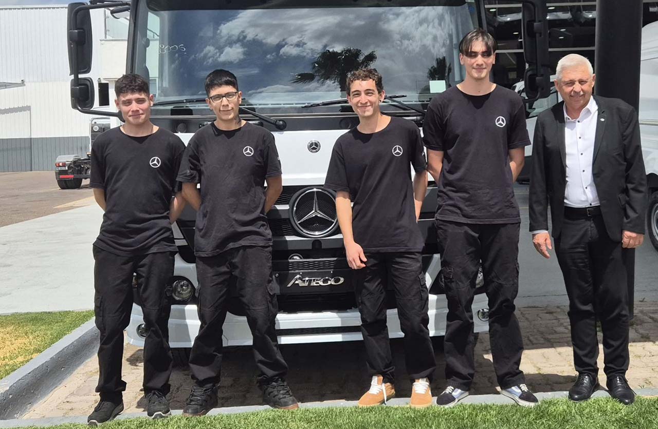 Mercedes-Benz Camiones y Buses celebra la graduación de la segunda edición de 