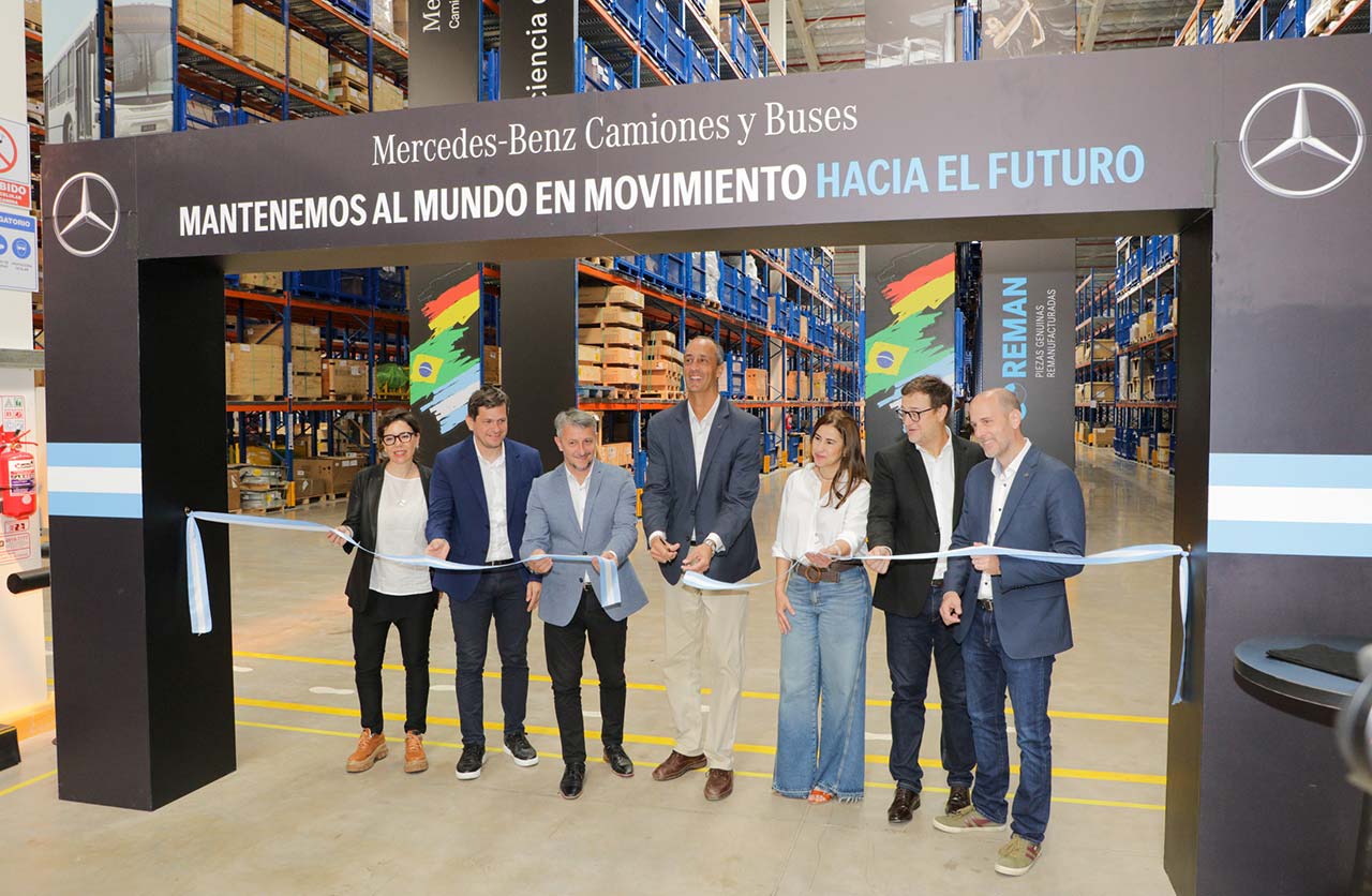 Mercedes-Benz Camiones y Buses celebra su tercer aniversario inaugurando un nuevo Centro Logístico de Autopartes y Repuestos